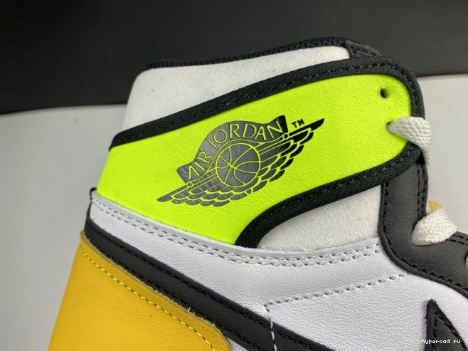 1 AIR RETRO OG 'VOLT GOLD' JORDAN HIGH 555088-118 0524